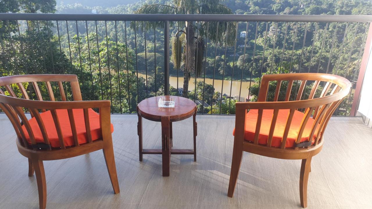 The Mountbatten Hotel 康提 外观 照片